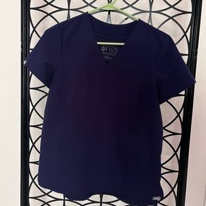 FIGS front pocket scrub top